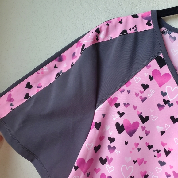Small pink heart print scrub top - Picture 7 of 13
